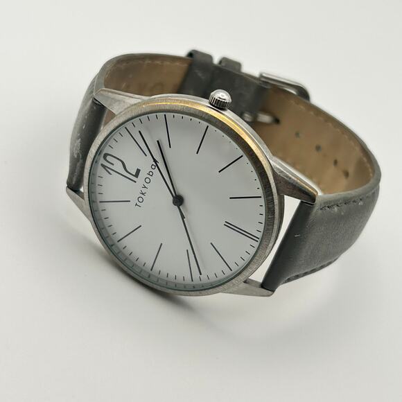Tokyo Bay Silver Tone Gray Leather Women’s Minimalist Watch Working New Battery - Picture 4 of 8